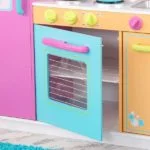 Deluxe Big and Bright Kitchen - Image 6