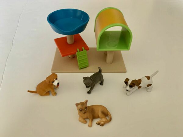 Terra Miniature Collectible Dollhouse Cats and Cat Tree