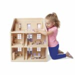 Multi-Level Dollhouse With 19 pcs Furniture Melissa & Doug - Image 5