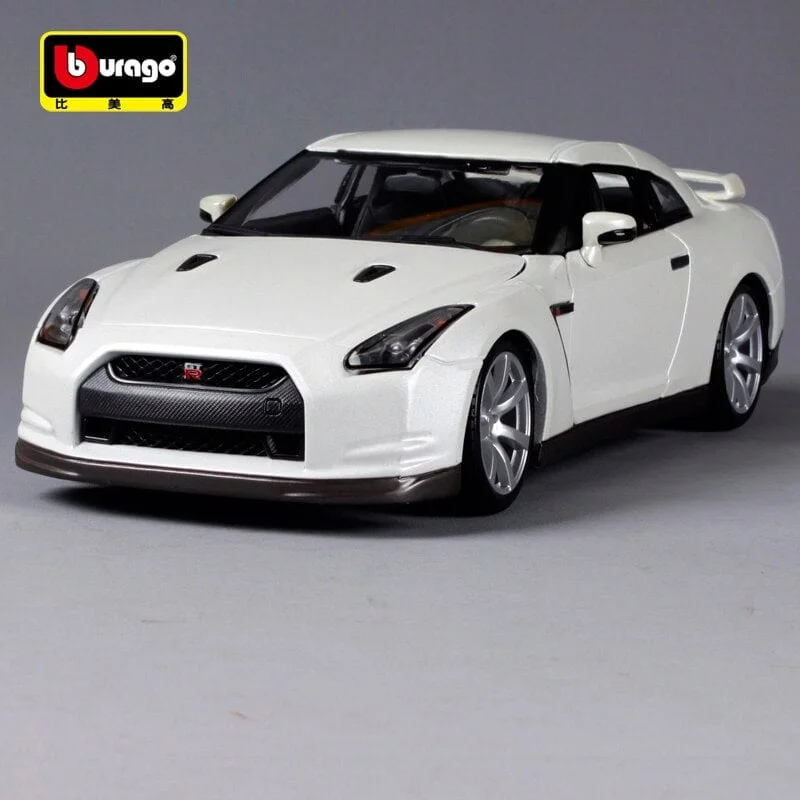 2009 Nissan GTR R-35 Silver Diecast Model Car 1/18 Bburago - Image 3