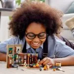 LEGO Harry Potter Hogwarts Moment: Herbology Class 76384 LEGO Brick Book Playset (232 pieces) - Image 3
