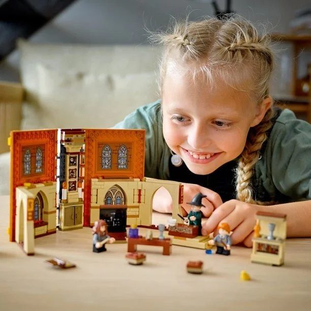 LEGO Harry Potter Hogwarts Moment: Transfiguration Class 76382 Collectible Playset (240 Pieces) - Image 3