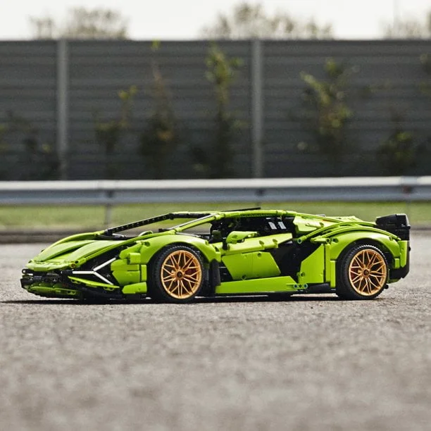LEGO Technic Lamborghini Sián FKP 37 42115 Building Set, 1:8 scale 23"L x 9"W x 5"H (3,696 Pieces) - Image 7