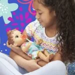 Baby Alive Baby Lil Sounds: Interactive Brown Hair - Image 7