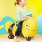 ⁦نطاطة الأطفال شكل نحلة من بى تويز⁩ - الصورة ⁦2⁩