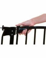 Chelsea Extra Wide 97.5-106cm Auto Close Metal Baby Gate – Black Dreambaby - Image 5