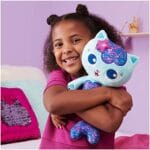 Gabby’s Dollhouse, 14-inch Interactive Talking Mercat Plush Kids Toys with Lights, Music and Phrases Stuffed Animals for Girls and Boys Ages 3 and up - Image 4