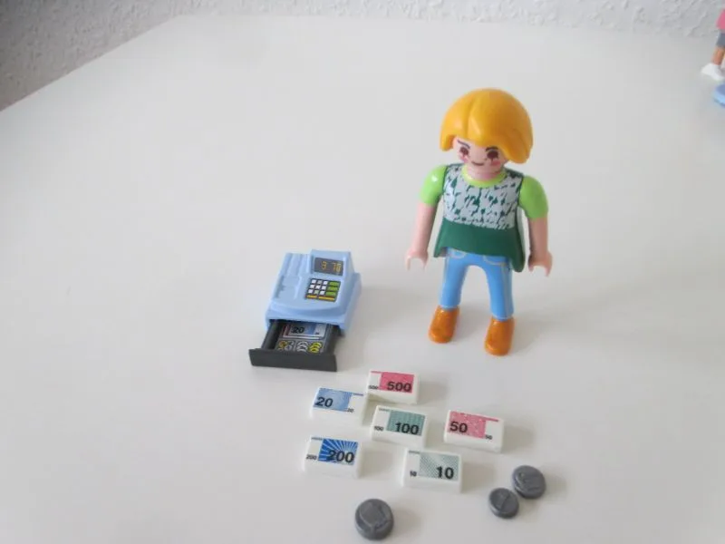 70685 Cashier Girl Playmobil - Image 2