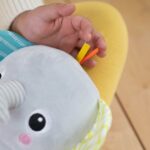 ⁦فيل محشو مضيء وموسيقي من برايت ستارتس - هوج-آ-باي⁩ - الصورة ⁦3⁩