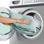 ⁦جيم وأنشطة إنجينويتي كوزي سبوت بغطا قابل للعكس مع بار ألعاب خشبي⁩ - الصورة ⁦5⁩