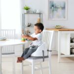 ⁦"إنجينيويتي Baby Base 2 في 1: مقعد تعزيز للرضاعة والمقاعد الأرضية مع صينية قابلة للتخزين، سماء الليل"⁩ - الصورة ⁦4⁩