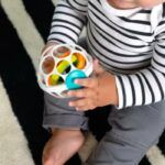⁦بيبي أينشتاين - لعبة هزازة "Grip & Spin" على شكل كرة⁩ - الصورة ⁦3⁩