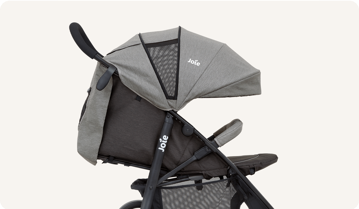Conquer that to-do list as your little one naps on the go. Even brand-new babies can relax with a sheltered lie-flat recline that’s perfect for safe and ergonomic snoozing as you stroll.