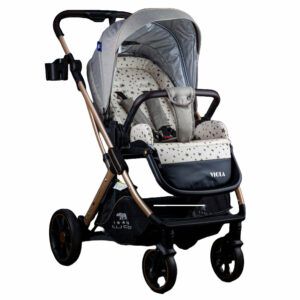 عربية أطفال لوسيد فيولا – لون بيج بنقشة النجوم Why You'll Love It: ✔ Italian-inspired design for a sleek, modern look 🇮🇹 ✔ Reversible seat – Let your baby face you or explore the world 👶🔄 ✔ Multi-position reclining backrest – Perfect for sitting, relaxing, or sleeping 💤 ✔ 5-point safety harness to keep your baby secure at all times ✔ One-touch brake system for extra safety and control 🛑 ✔ Smooth, easy-to-maneuver wheels for a hassle-free ride ✔ Adjustable handlebar for comfortable pushing ✔ Cozy, cushioned seat with a stylish Beige Stars pattern 🌟 ✔ Cup holder & mosquito net included for extra convenience ✔ Durable frame with a gold & black finish ✨ ✔ One-year warranty & available spare parts for peace of mind 📌 Perfect for parents who want style, comfort, and safety!