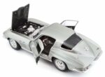 Maisto 1965 Chevrolet Corvette-1:18 Model Car - Image 3
