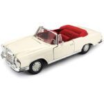 Maisto 1967 Mercedes-Benz 280SE-1_18 Model Car