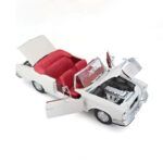 Maisto 1967 Mercedes-Benz 280SE-1:18 Model Car - Image 4